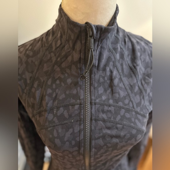 Lululemon define jacket NWOT - Picture 9 of 9
